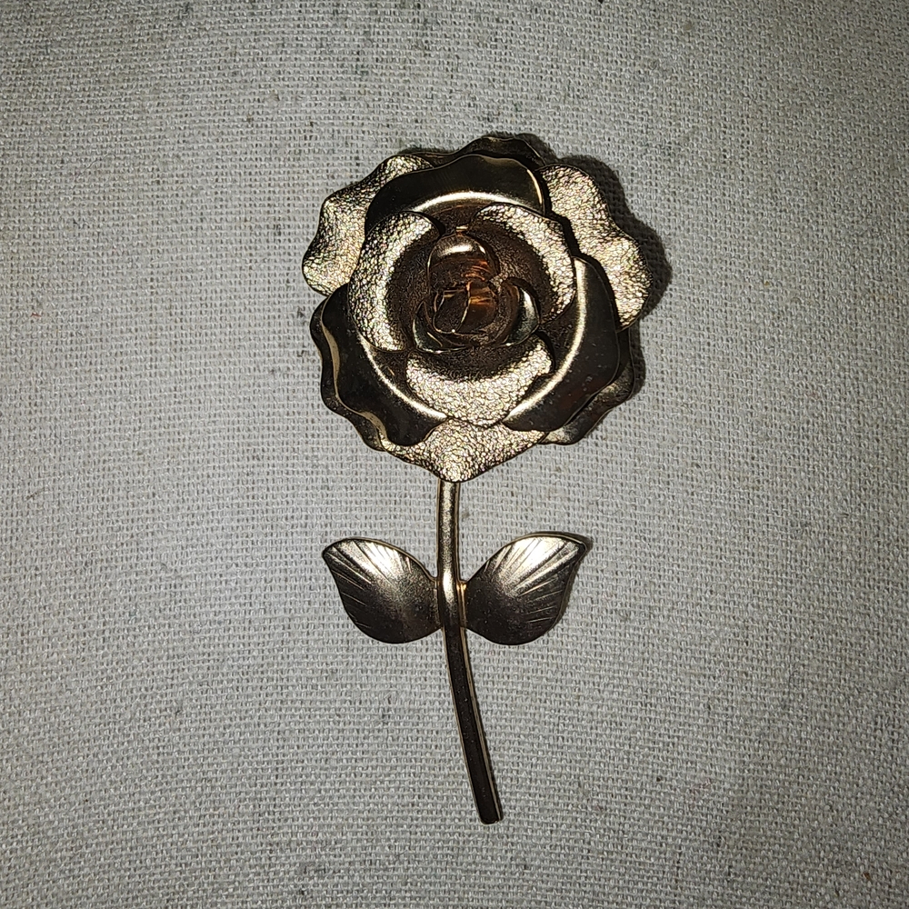 Vintage Ornate Gold Tiered Single Rose Brooch - Picture 4 of 7